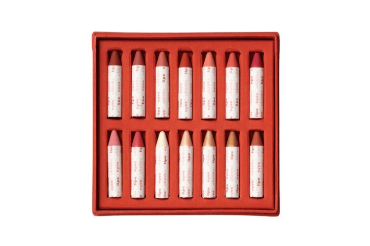 Plastic free lip balm set in red container